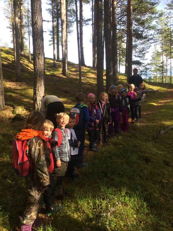 På geledd